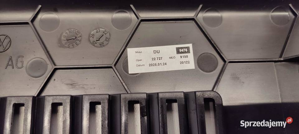 VW TAYRON OSŁONA ZAŚLEPKA 5QS907318A Osłony i zaślepki sprzedam