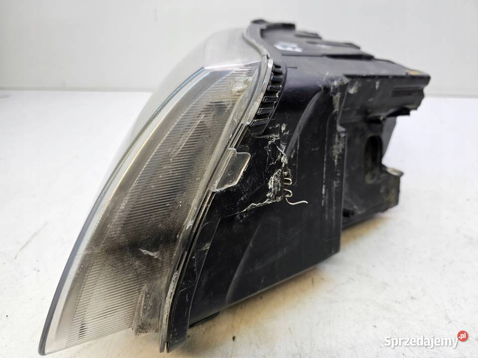 REFLEKTOR PRAWY AUDI A6 C6 4F0941004AK XENON EU śląskie Przystajń