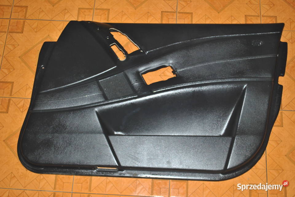 Poszycie drzwi prawy przód BMW E60 E61 CZARNA Poręba