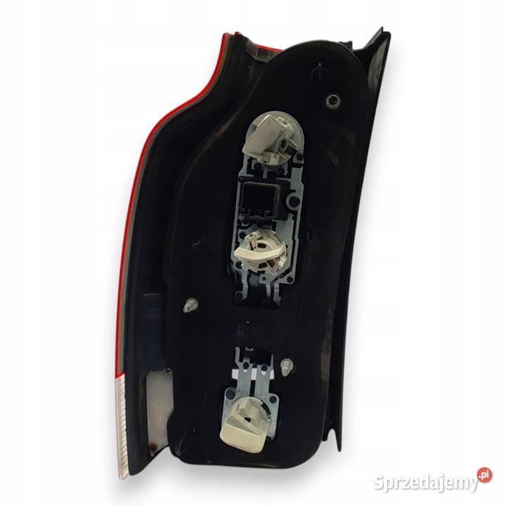 LAMPA PRAWA Volvo V70 II XC70 kombi LIFT LED