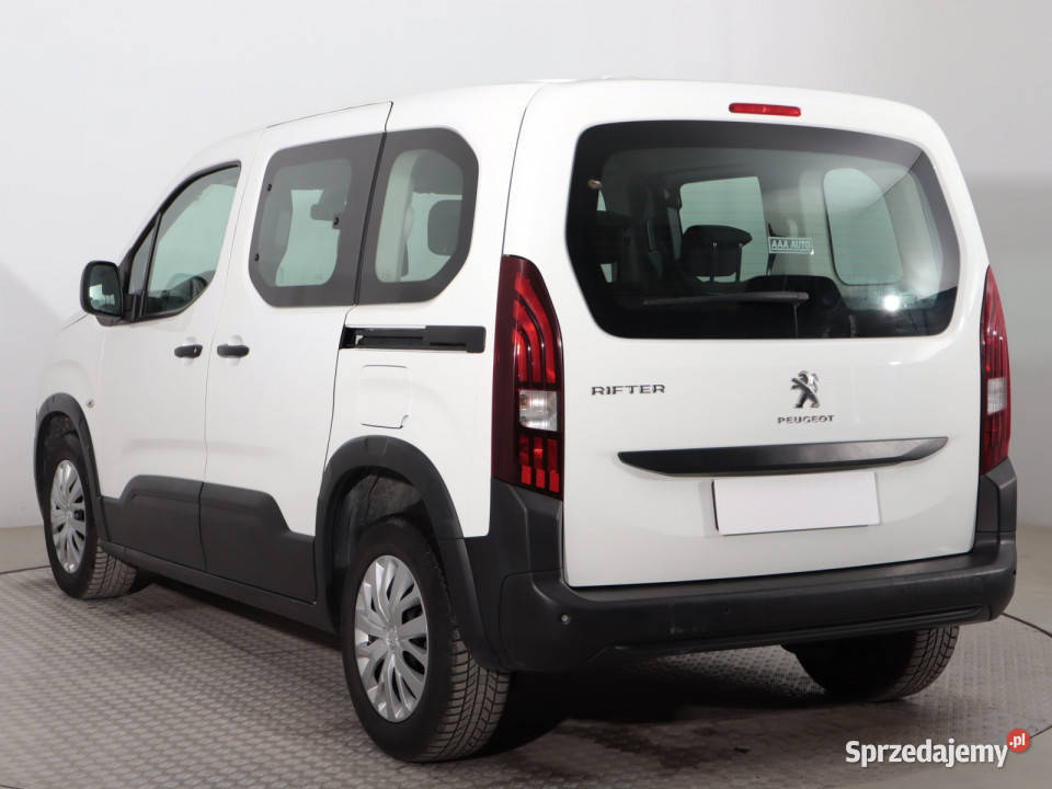 Peugeot Rifter 15 BlueHDi gniazdo USB