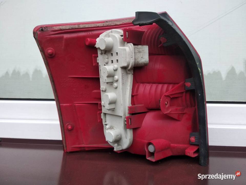 Audi A4 B6 Avant kombi lampa tył tylna prawa Lampy tylne