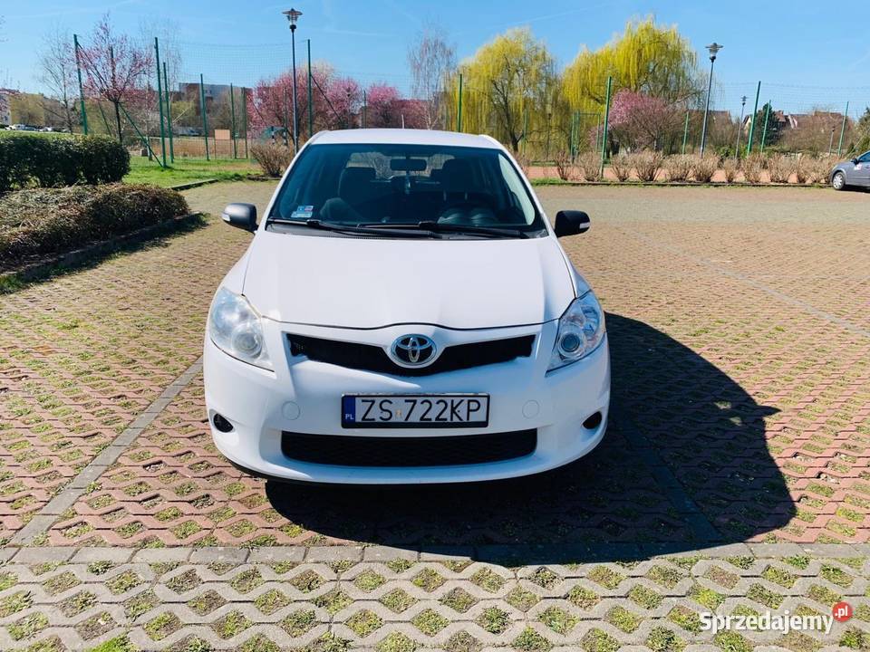 Wynajem Wypożyczalnia aut Toyota Auris Szczecin