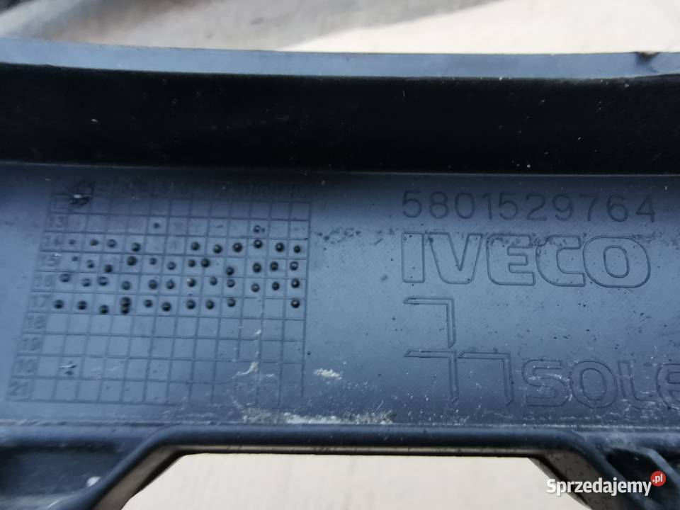Środkowa kratka zderzaka przód iveco Daily 14 osobowe Sieraków