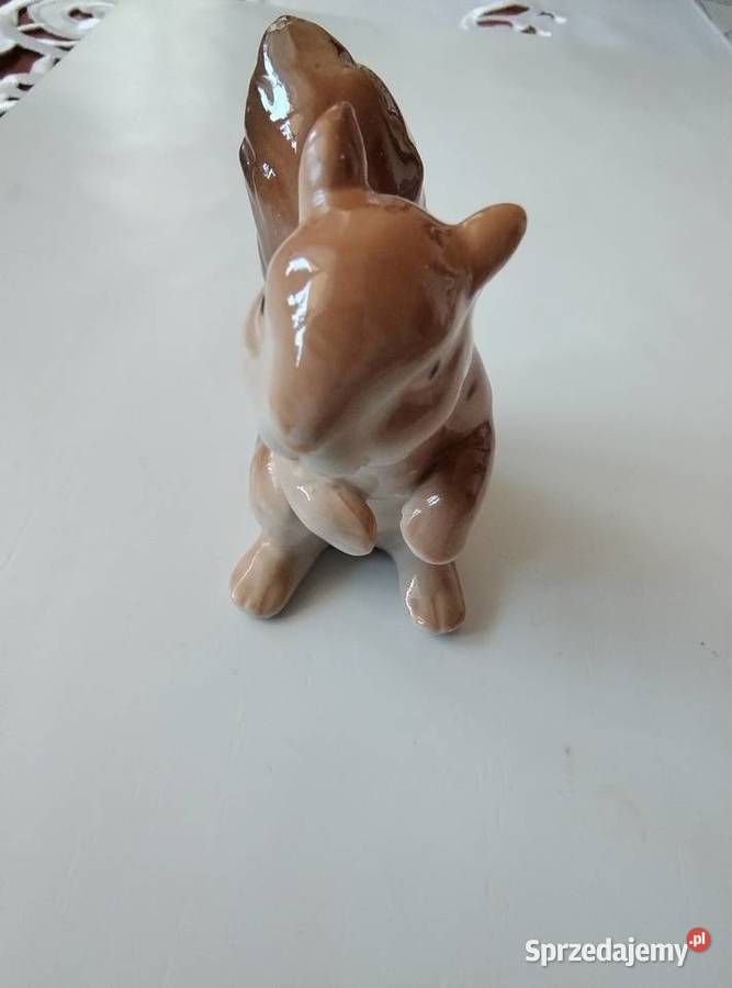 Porcelanowa wiewiórka