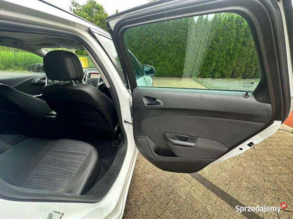 Opel Astra Opel Astra J 14i 140 Sport Tourer Rok produkcji 2014 Astra Wrocław