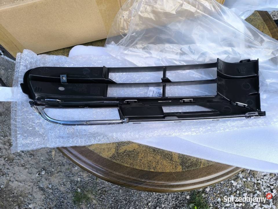 NOWA prawa kratka zderzaka Volkswagen Phaeton