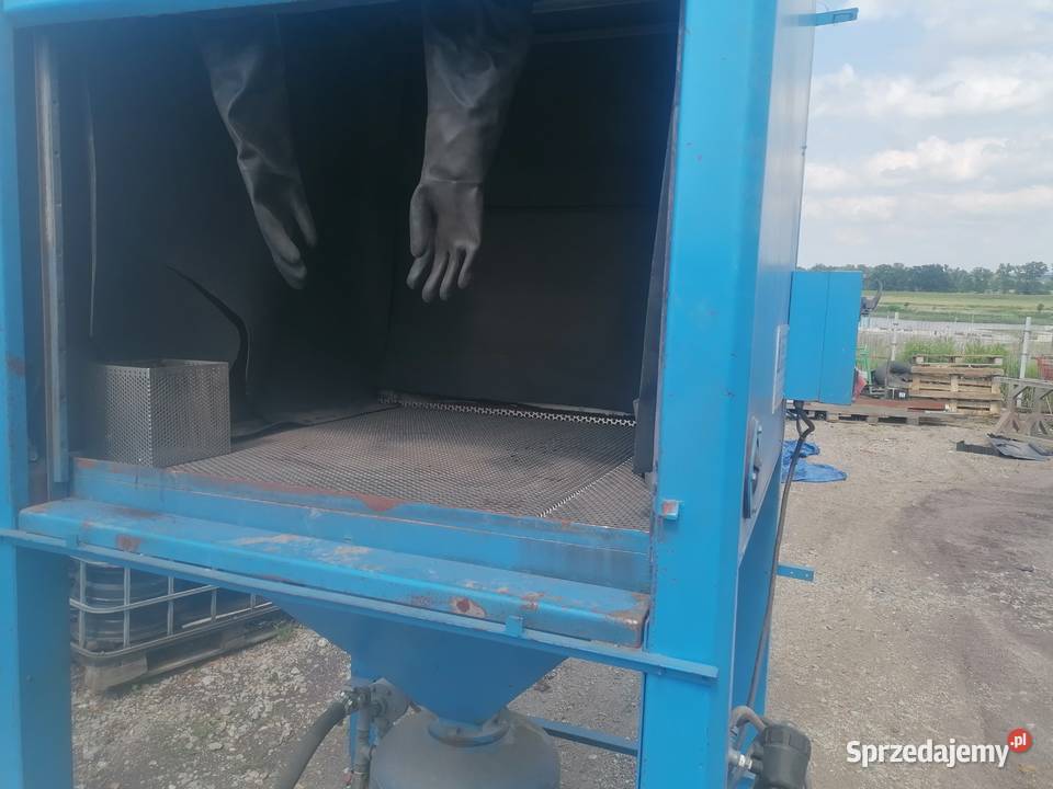Piaskarka ciśnieniowa kabinowa komora