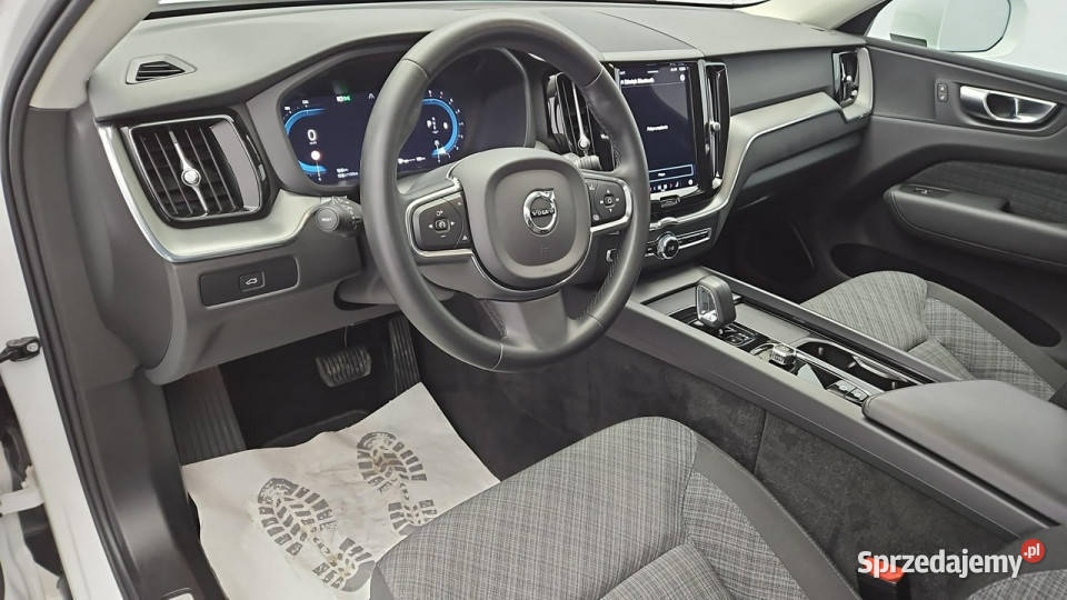 Volvo XC 60 B4 B Core aut Z Polskiego Salonu czujnik deszczu Warszawa sprzedam
