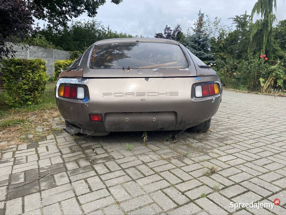 Porsche 928s na części silnik rozkręcony stoi na kujawsko-pomorskie Aleksandrów Kujawski