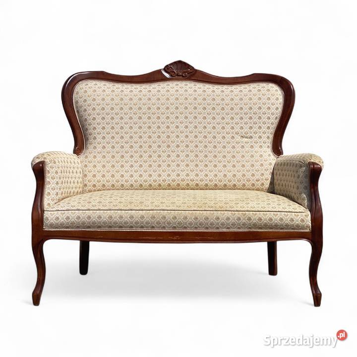 Jasna sofa dwuosobowa w stylu ludwikowskim Gryfice