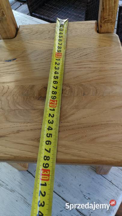 Krzesełko drewnianedębowe kilkuletniego dziecka