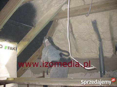 izolacja poddasza piankąocieplenie pianką łódzkie