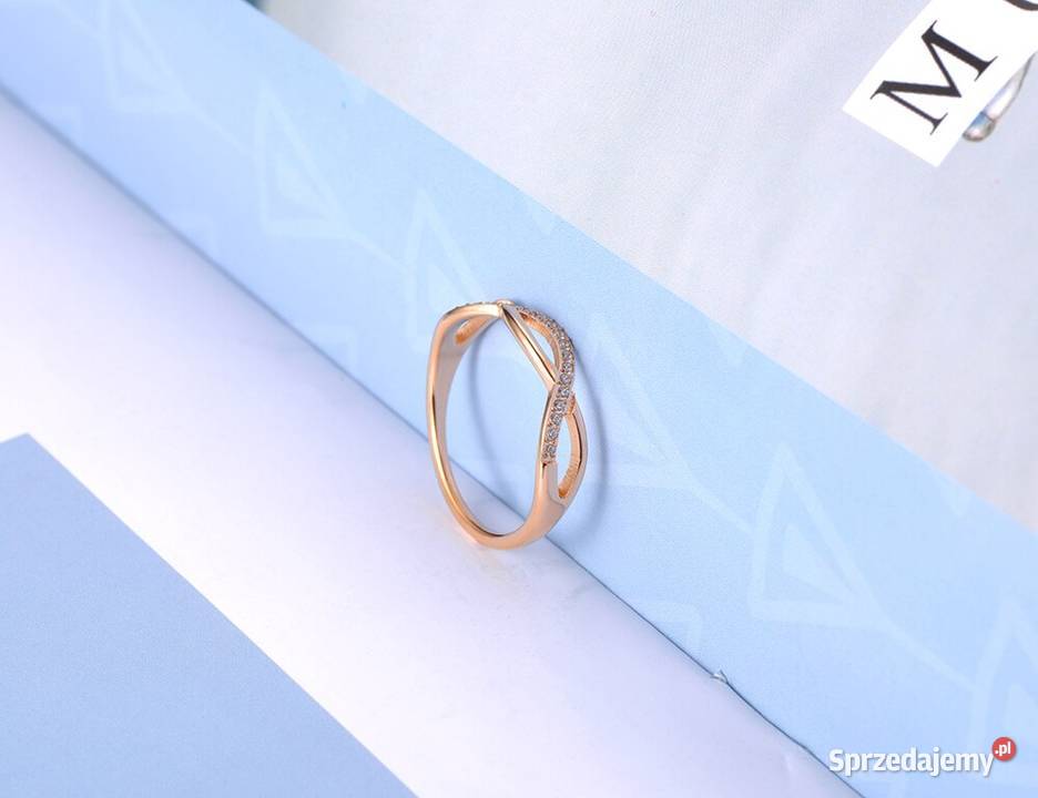 Nowy pierścionek stal szlachetna złoty kolor sprzedam