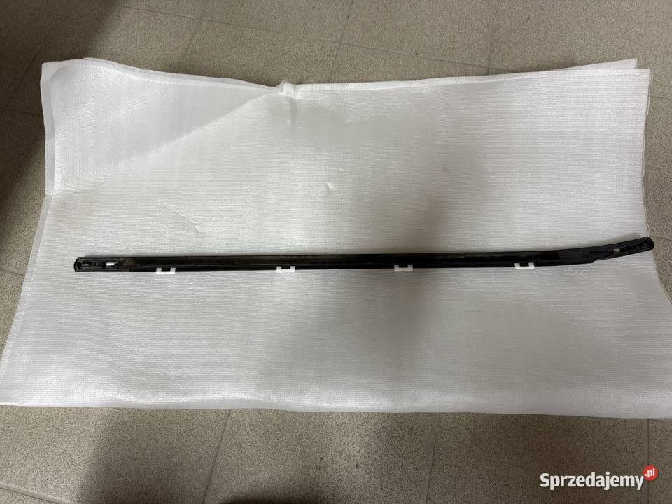 Hyundai Tucson 3 listwa zgarniająca drzwi prawy Listwy