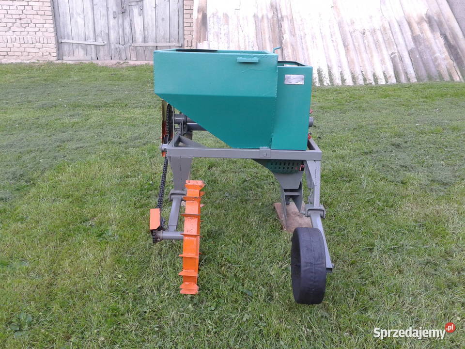 sadzarka do ziemniaków zawieszana na pług