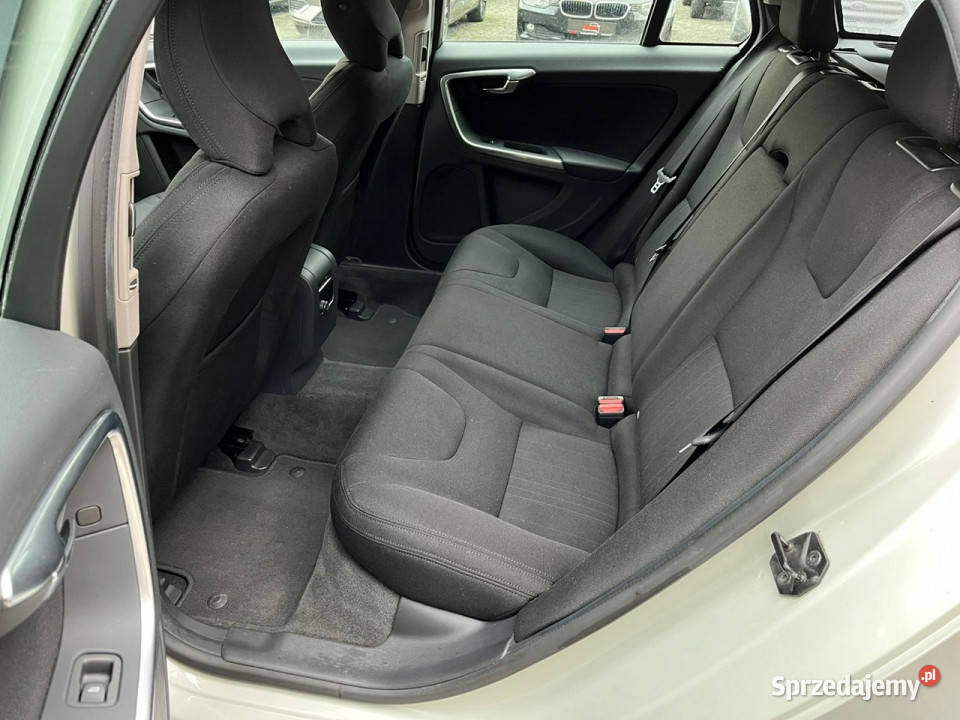 Volvo V60 T4 180 Podgrzewane fotele Hak odpinany wspomaganie kierownicy mazowieckie