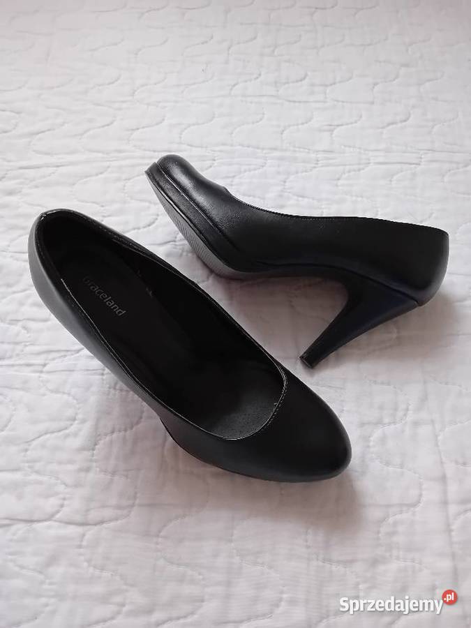 Czarne szpilki czarny