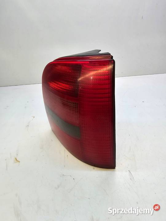 LAMPA PRAWY TYŁ W BŁOTNIK AUDI A4 B5 AVANT śląskie Przystajń