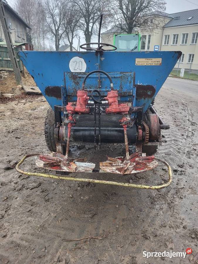 Rozsiewacz wapna wapniak Duza skrzynia duże Rozsiewacze nawozów Wąbrzeźno