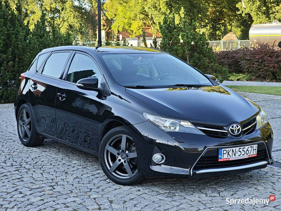 Toyota Auris II 2012 manualna Samochody osobowe