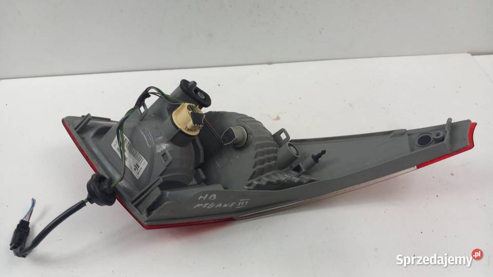RENAULT MEGANE III HB LAMPA TYŁ LEWA W KLAPĘ