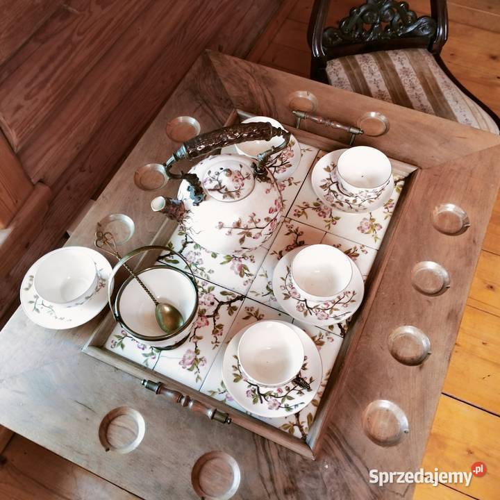 Stolik z wyjmowanym serwisem porcelanowym plus Kraków