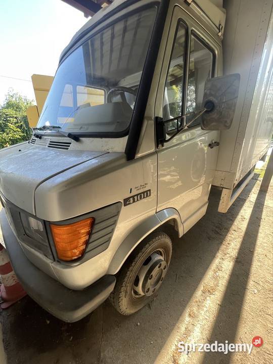 Mercedes T1 410D koniowoz do przewozu koni Lubin