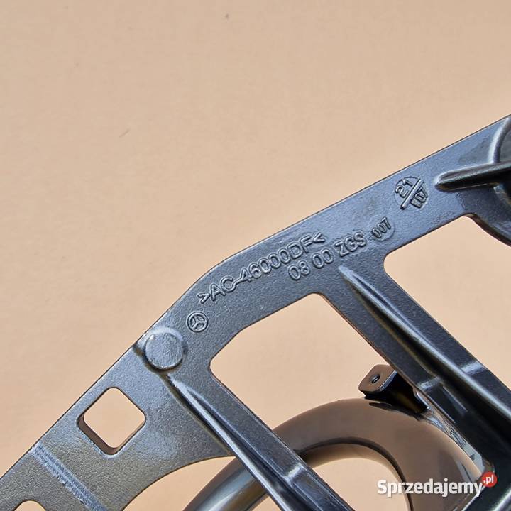 MERCEDES CKLASA W205 ZAWIAS KLAPY BAGAŻNIKA Bieleń