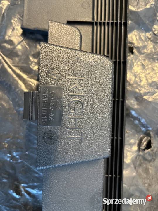 Plastiki do bagażnika Golf VIII kombi