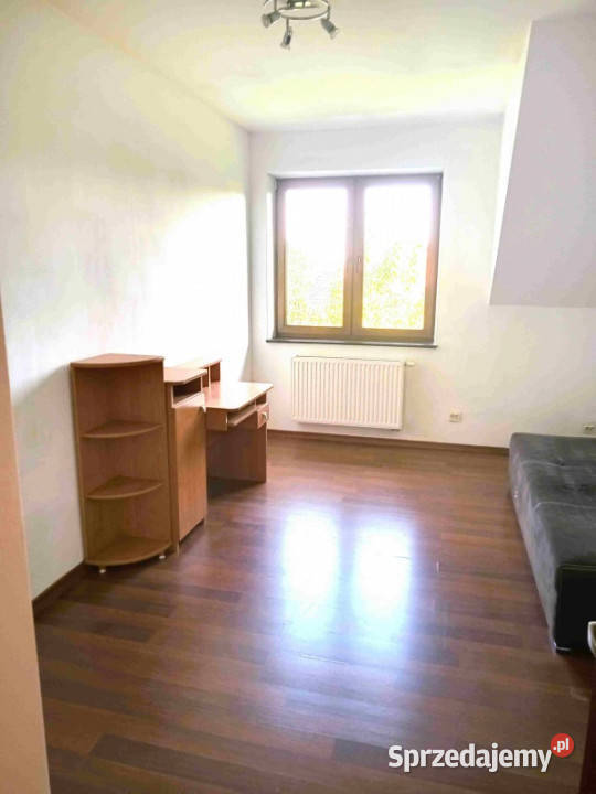 Duży dom z garażem na malowniczej działce 38a w małopolskie Krzeszowice