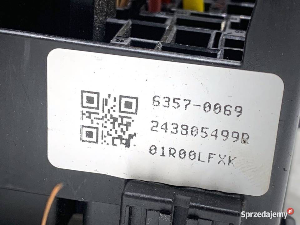 SKRZYNKA BEZPIECZNIKÓW RENAULT CAPTUR II