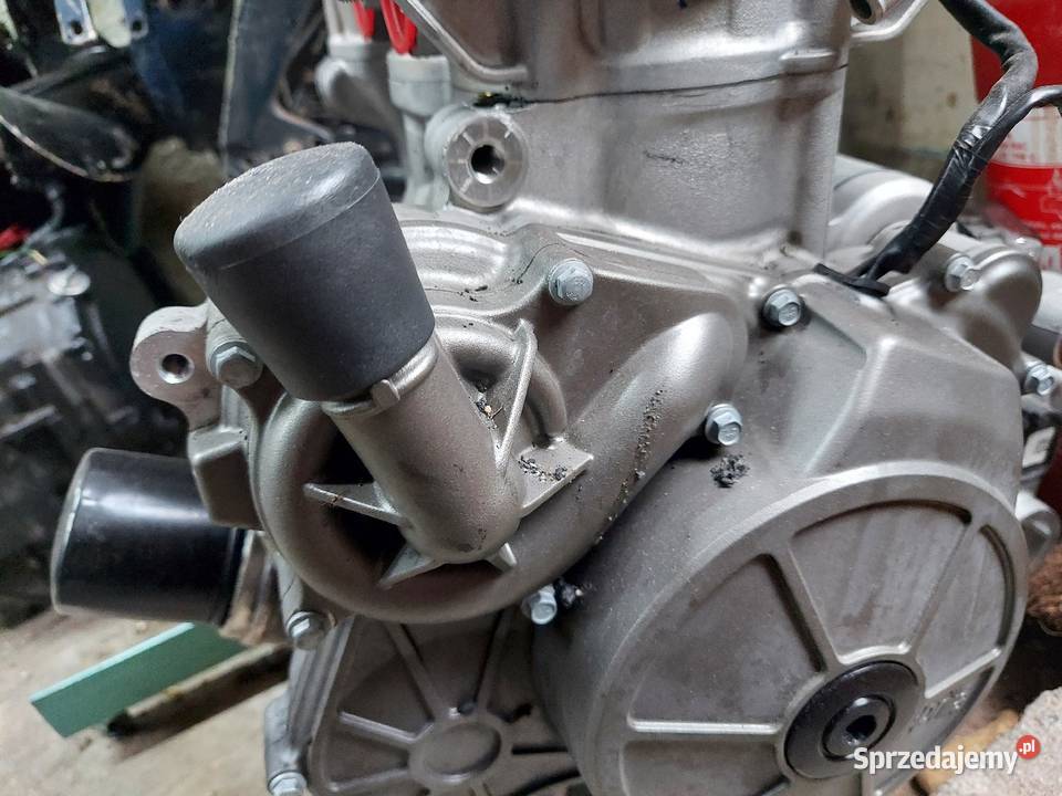 Aprilia tuono 660 pokrywa pompy wody lewa kapa Jelenia Góra