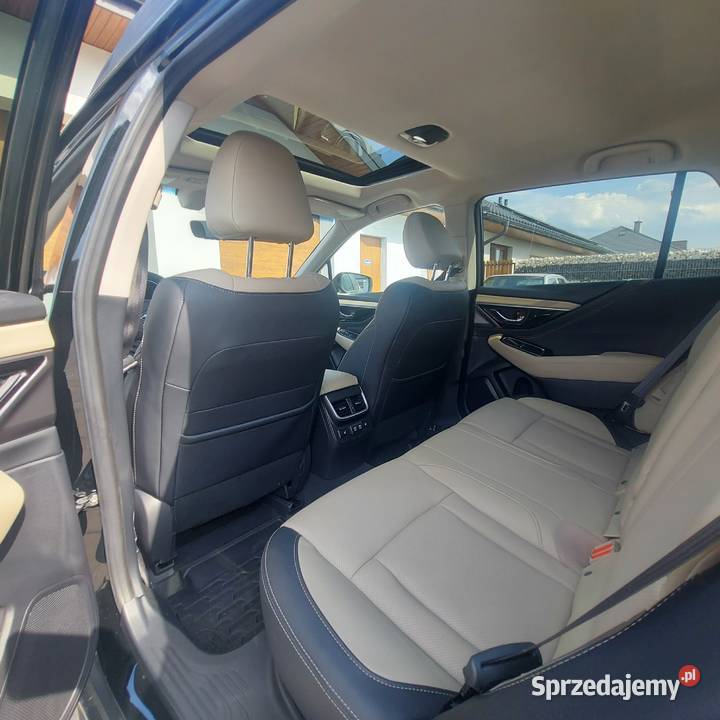 SUBARU OUTBACK CZARNA PERŁA