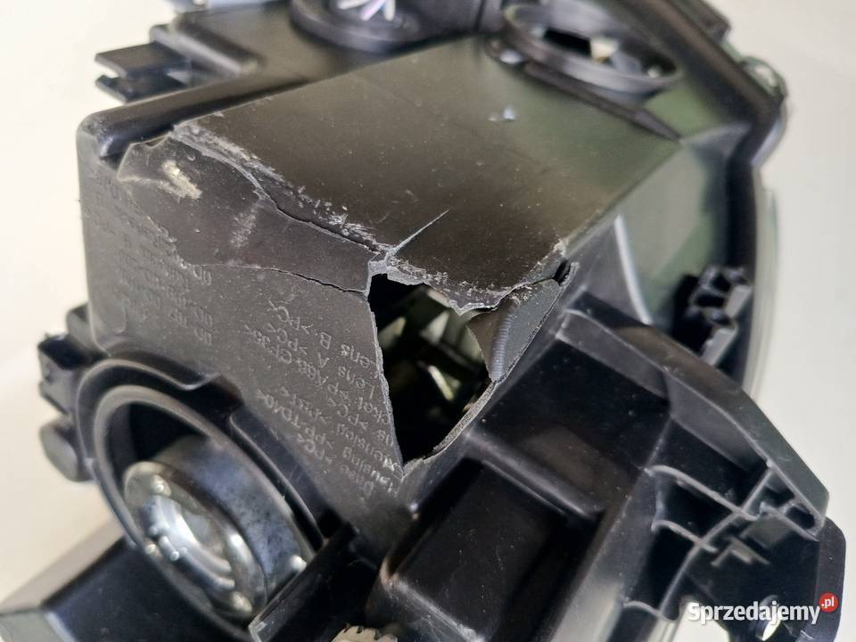 Toyota Yaris lampa przód lewa LED osobowe Kraków sprzedam