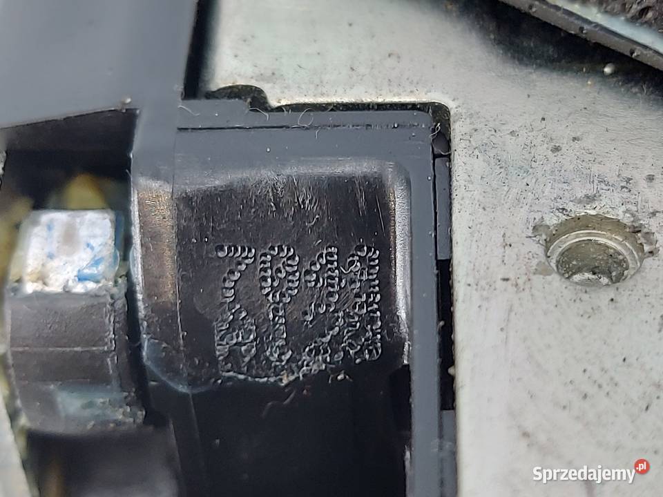 NISSAN XTRAIL III T32 17r zamek drzwi lewy tył osobowe Zamki, wkładki i kluczyki Kielce sprzedam