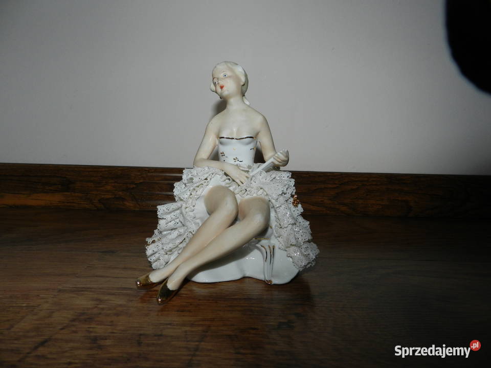 Zabytkowa porcelanowa figurka