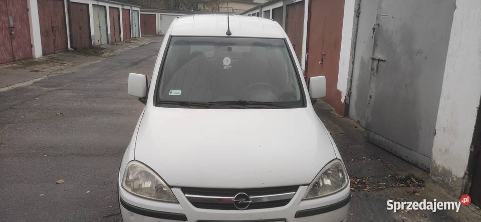 Opel combo 16 uszkodzony Ostrowiec Świętokrzyski