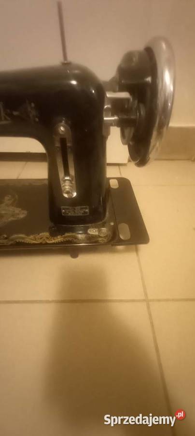 Sprzedam starą maszynę do szycia Łucznik Warszawa