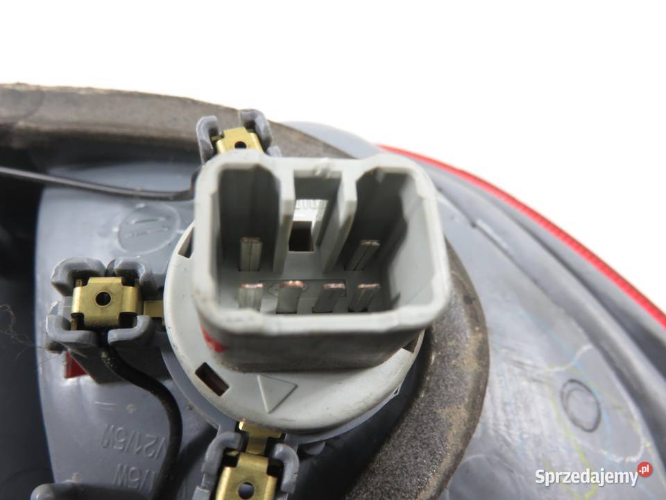 LAMPA PRAWA TYLNA TOYOTA YARIS I P1 Lampy tylne sprzedam