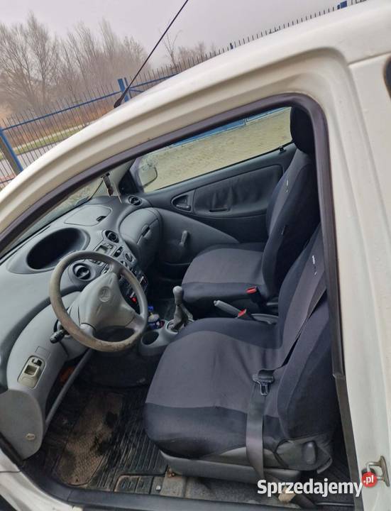Toyota Yaris 10 2003 Rok produkcji 2003 Ostrów Mazowiecka sprzedam