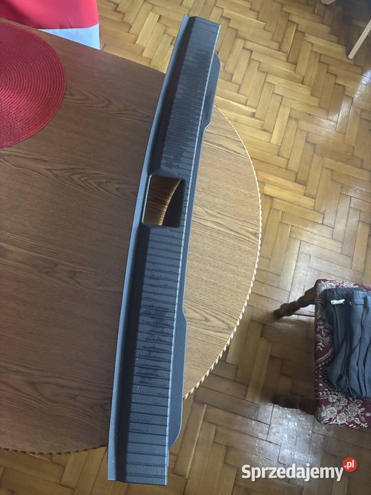 Jest to Boczek bagażnika do samochodu Volkswagen