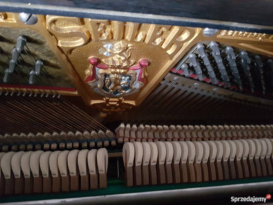 Pianino Ed Seiler z taboretem