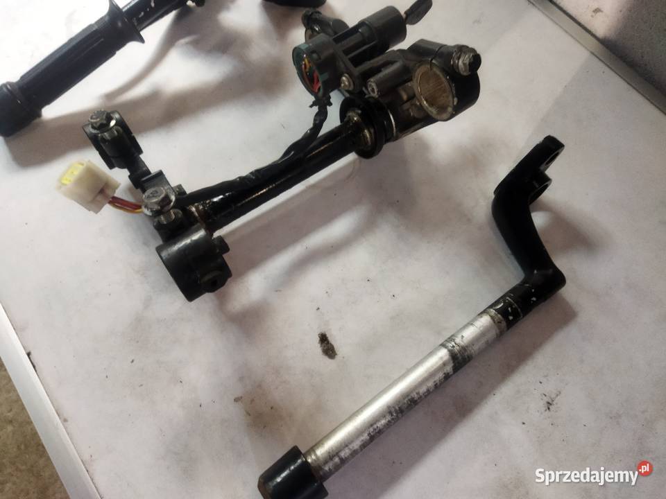 Keeway RKS 125 półka dolna ze sztycą górna