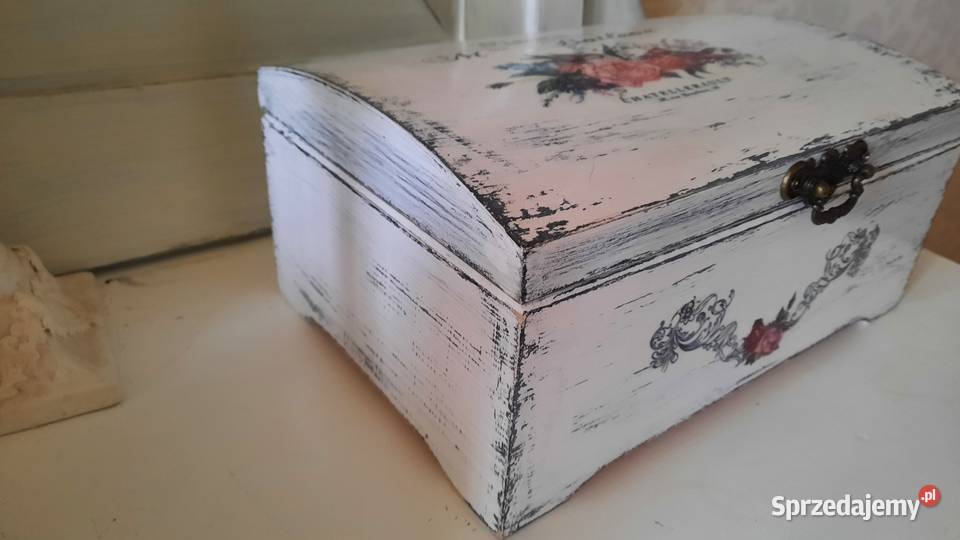 Skrzynia w stylu schbby chic Rękodzieło