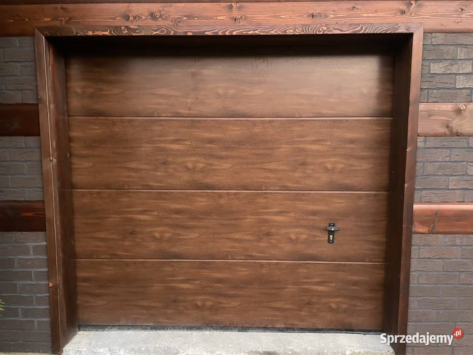 Brama garażowa segmentowa złoty dąb ocieplana Bramy Nowy Sącz