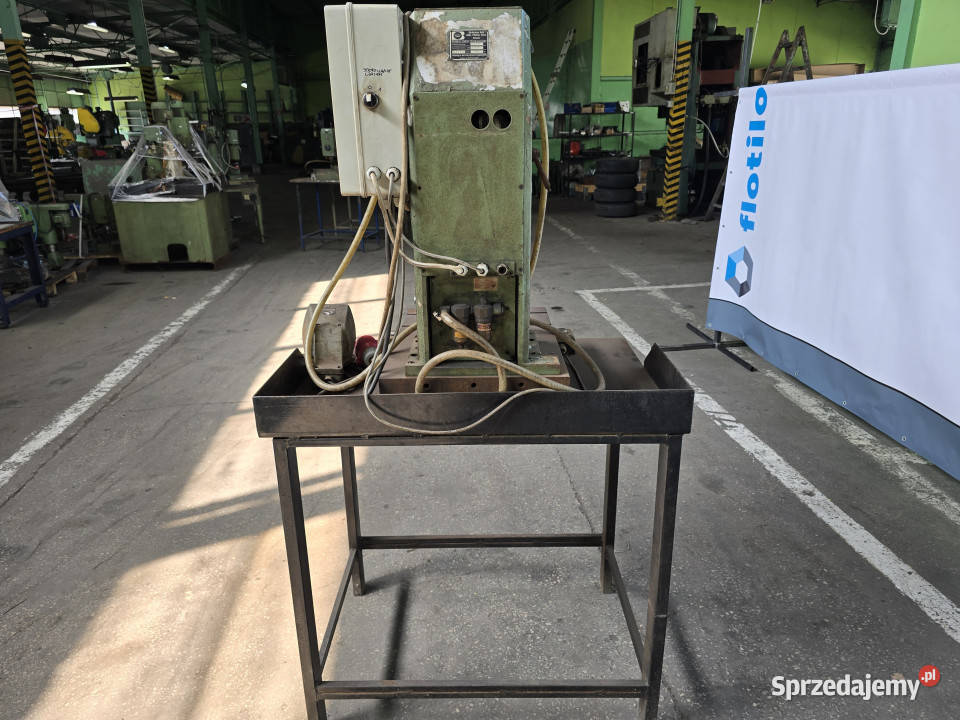 Pneumatyczna nitownica radialna BRCKER PN 210 8 Biskupice