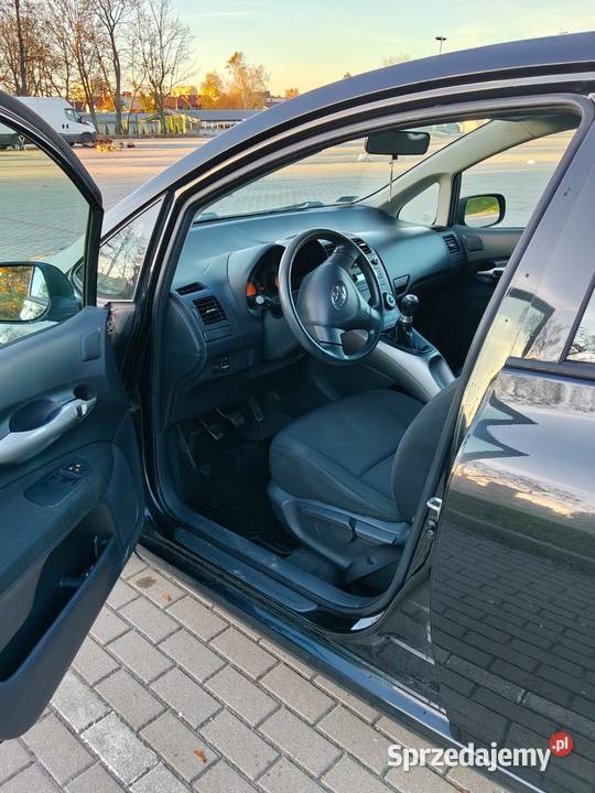 TOYOTA AURIS 14 BENZYNA Prudnik
