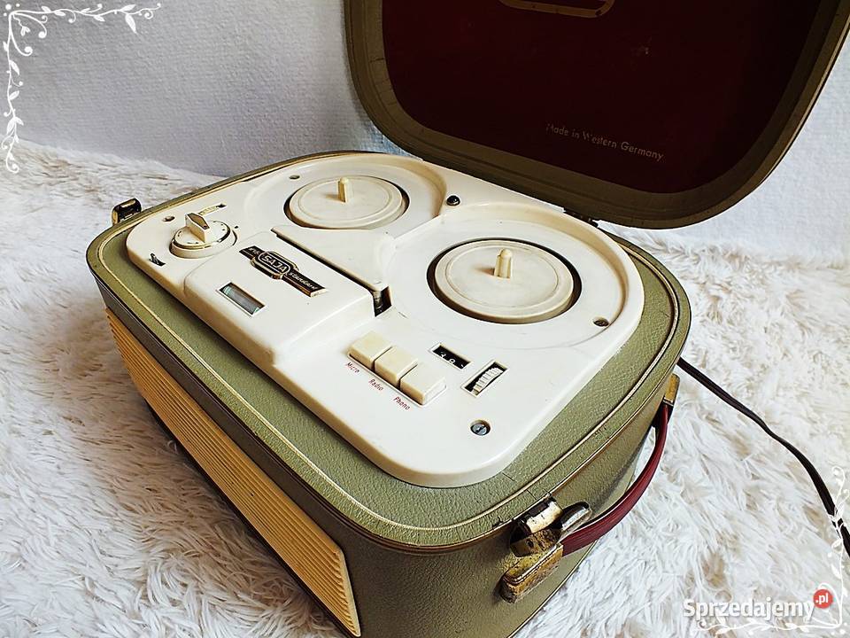 Stary magnetofon szpulowy SAJA M46 z 1956 roku Żary