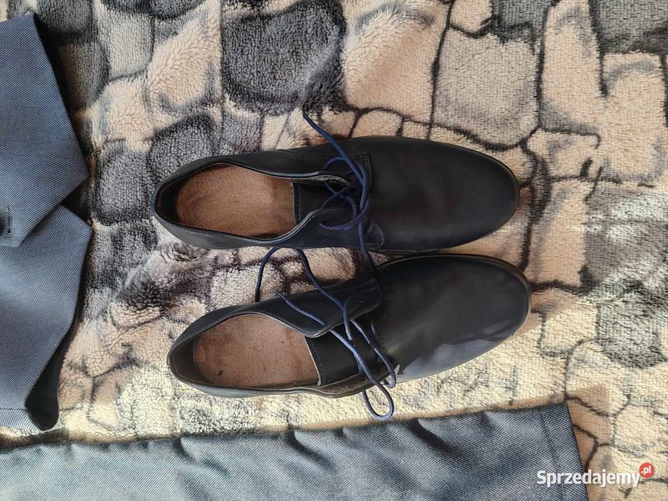 Do sprzedania garnitur chłopca na 152 buty Ziębice